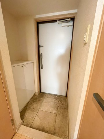 ジュネーゼグラン弁天町の玄関