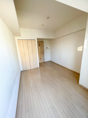 ジュネーゼグラン弁天町の洋室