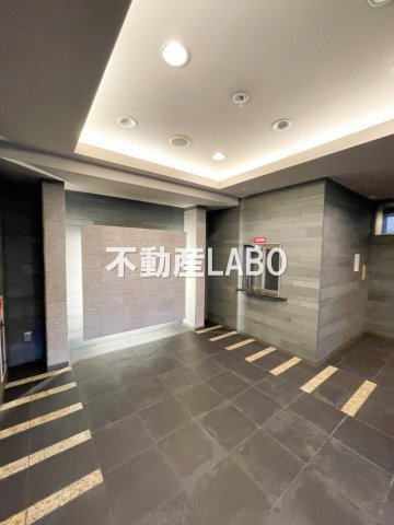 ジュネーゼグラン弁天町のロビー