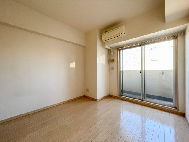 ジュネーゼグラン弁天町の寝室