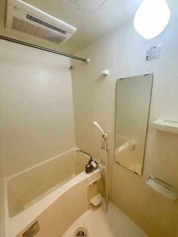 ジュネーゼグラン弁天町の浴室