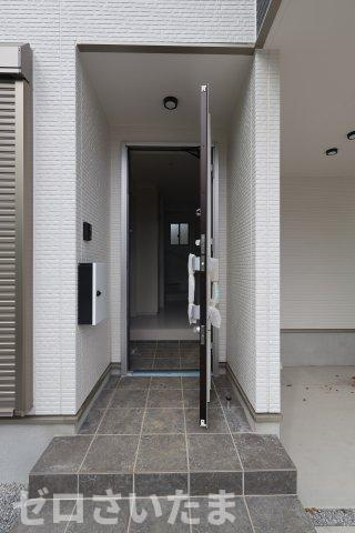 《仲介手数料無料》浦和区瀬ヶ崎４丁目32-6新築一戸建てケイアイフィットの玄関|撮影日 2025年10月3日 12:50 曇り