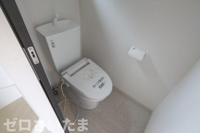 《仲介手数料無料》浦和区瀬ヶ崎４丁目32-6新築一戸建てケイアイフィットのトイレ|撮影日 2025年10月3日 12:50 曇り