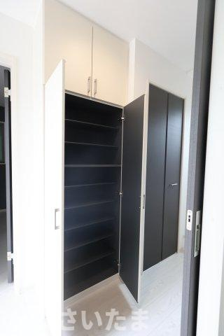 《仲介手数料無料》浦和区瀬ヶ崎４丁目32-6新築一戸建てケイアイフィットの玄関|撮影日 2025年10月3日 12:50 曇り