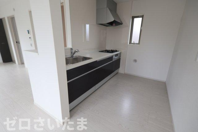 《仲介手数料無料》浦和区瀬ヶ崎４丁目32-6新築一戸建てケイアイフィットのキッチン|撮影日 2025年10月3日 12:50 曇り