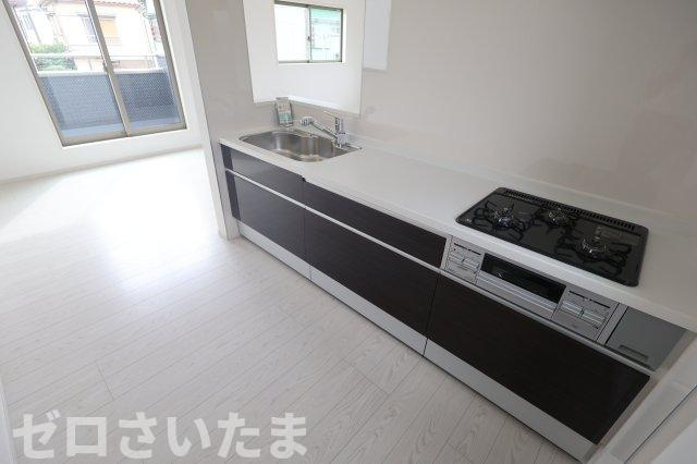 《仲介手数料無料》浦和区瀬ヶ崎４丁目32-6新築一戸建てケイアイフィットのキッチン|撮影日 2025年10月3日 12:50 曇り