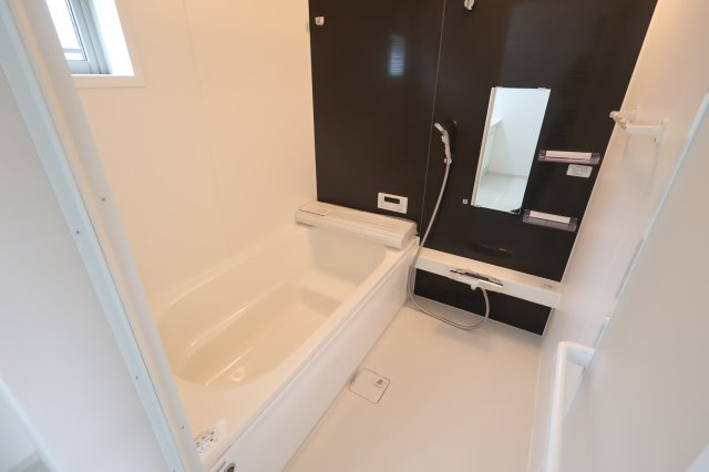 《仲介手数料無料》浦和区瀬ヶ崎４丁目32-6新築一戸建てケイアイフィットの浴室|撮影日 2025年10月3日 13:00 曇り
