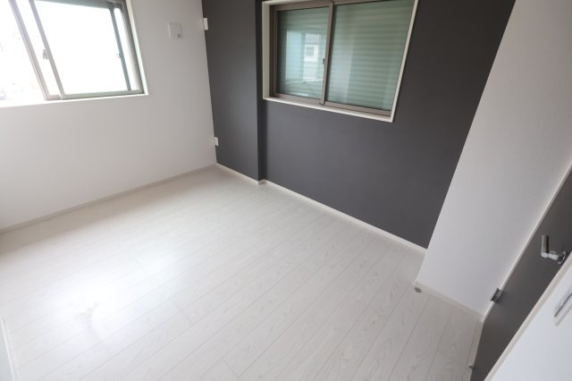 《仲介手数料無料》浦和区瀬ヶ崎４丁目32-6新築一戸建てケイアイフィットの洋室|撮影日 2025年10月3日 13:00 曇り