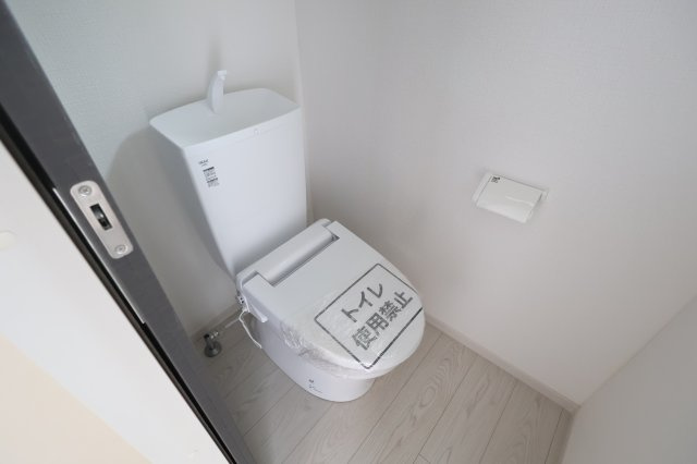 《仲介手数料無料》浦和区瀬ヶ崎４丁目32-6新築一戸建てケイアイフィットのトイレ|撮影日 2025年10月3日 13:00 曇り