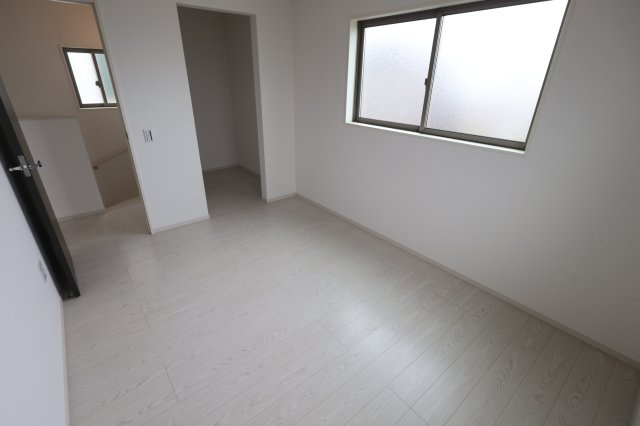 《仲介手数料無料》浦和区瀬ヶ崎４丁目32-6新築一戸建てケイアイフィットの洋室|撮影日 2025年10月3日 13:00 曇り