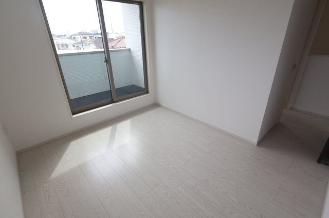 《仲介手数料無料》浦和区瀬ヶ崎４丁目32-6新築一戸建てケイアイフィットの洋室|撮影日 2025年10月3日 13:00 曇り