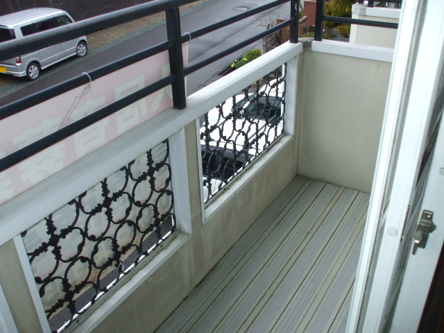 ポリマーローズのバルコニー