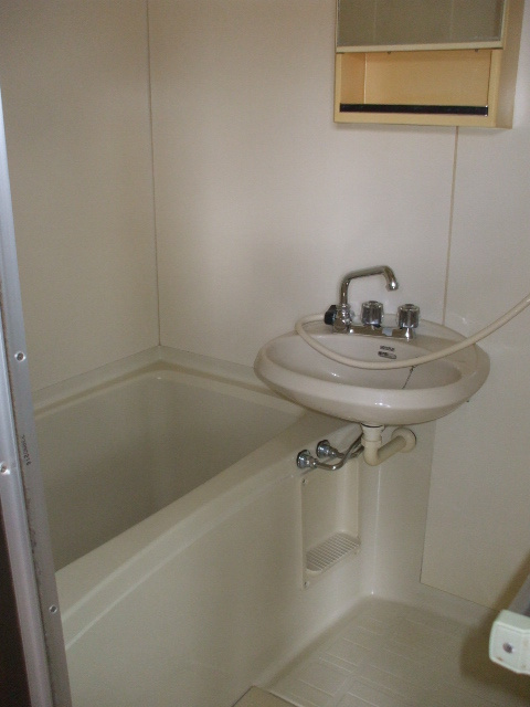 ポリマーローズの浴室