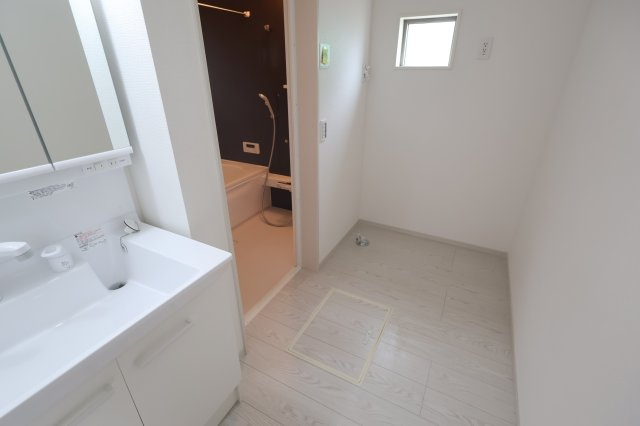 《仲介手数料無料》浦和区瀬ヶ崎４丁目32-6(3号棟)新築一戸建てケイアイフィットのランドリースペース|撮影日 2025年10月3日 13:00 曇り