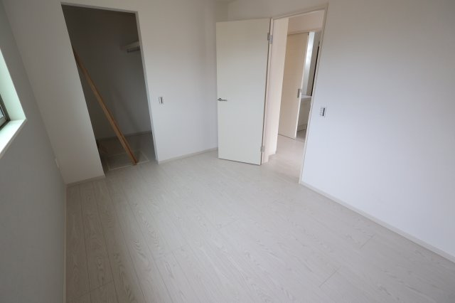 《仲介手数料無料》浦和区瀬ヶ崎４丁目32-6(3号棟)新築一戸建てケイアイフィットの洋室|撮影日 2025年10月3日 13:00 曇り