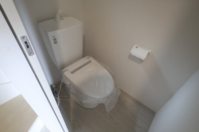 《仲介手数料無料》浦和区瀬ヶ崎４丁目32-6(3号棟)新築一戸建てケイアイフィットのトイレ|撮影日 2025年10月3日 13:00 曇り