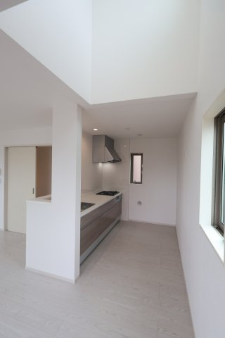 《仲介手数料無料》浦和区瀬ヶ崎４丁目32-6(3号棟)新築一戸建てケイアイフィットのキッチン|撮影日 2025年10月3日 13:00 曇り