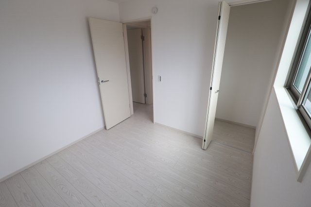 《仲介手数料無料》浦和区瀬ヶ崎４丁目32-6(3号棟)新築一戸建てケイアイフィットの洋室|撮影日 2025年10月3日 13:00 曇り