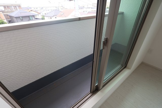 《仲介手数料無料》浦和区瀬ヶ崎４丁目32-6(3号棟)新築一戸建てケイアイフィットのバルコニー|撮影日 2025年10月3日 13:00 曇り