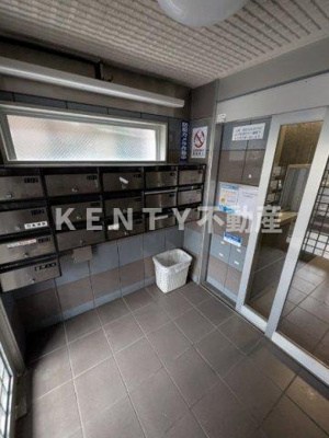 【ロビー】 | エミグラント千鳥町 | 清潔なロビーです
外観は落ち着いています