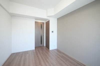 【居間・リビング】 | プレサンス朝潮橋ベイ・ブリーズ | こちらの居間で趣味の時間をお楽しみください