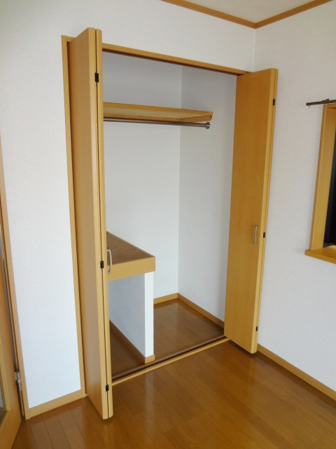 アイビーコート12の月の収納|こまごまとしたものを収納できそうですね