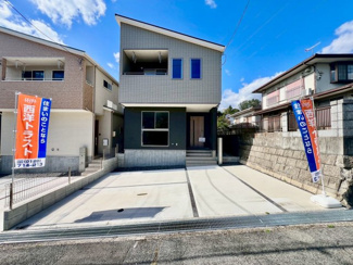 【外観】 | ☆五月が丘5丁目　新築分譲☆ | 1号棟◆外観は、洗練されたモダンなデザインに、ナチュラルテイストのカラーリング。ゆったりとした駐車スペースも魅力です♪