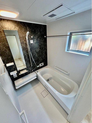 【浴室】 | ☆五月が丘5丁目　新築分譲☆ | 1号棟◆1日の疲れを癒してくれるバスルーム。浴室暖房乾燥機を完備しています。保温効果の高い浴槽が採用されており、家族全員最後まで温かいお風呂です♪