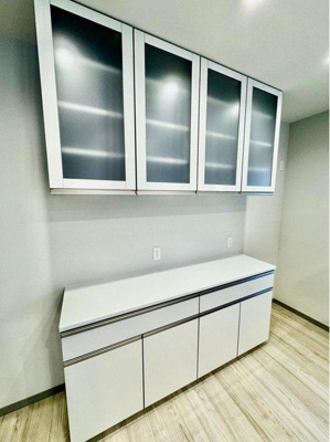 【キッチン】 | ☆安佐南区伴東8丁目☆ | キッチン背面は大容量です、あると便利なカップボード備え付けです☆