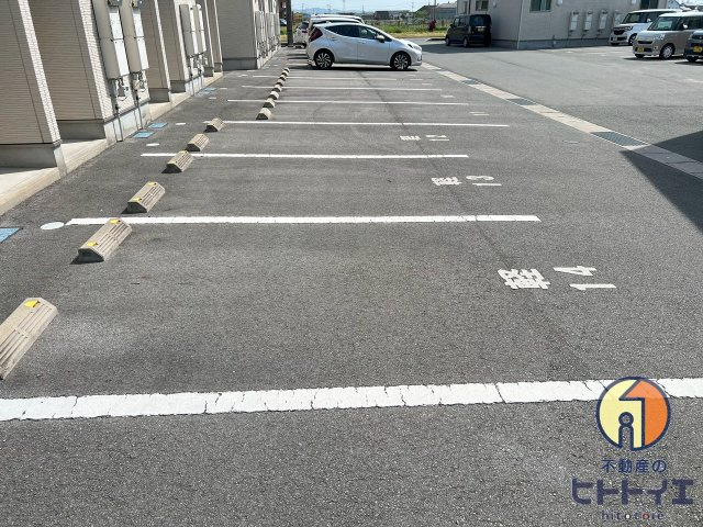 at.south（エイティ・サウス）B棟の駐車場