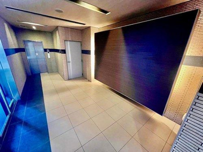 【エントランス】 | ラルステージ仁保新町公園 | 共用部☆高級感あふれ、堂々たる趣ながら、主張し過ぎずどこか余裕を感じさせるロビーです。