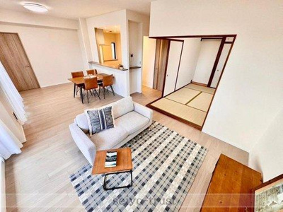 【居間・リビング】 | ☆ヴェルディ宇品東☆ | ■忙しい朝でも家族揃って食事をして頂ける、ゆとりある大きさのダイニングスペース。奥様の手料理をカウンター越しに受けとって頂き、テーブルで囲む素敵な時間を存分にお愉しみ下さい。