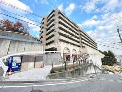 【外観】 | ☆古江パークホームズ☆ | 陽光に映し出される外壁が美しく、暮らす家族を、訪ねてくる友人知人を楽しませてくれる外観です。