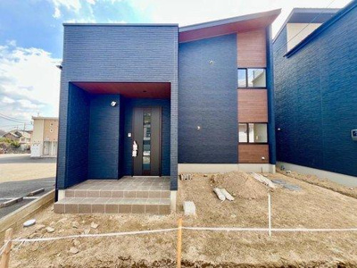 【外観】 | ☆廿日市市宮内字的場　新築分譲☆ | No1　令和6年11月完成♪シャープな印象の外観です☆訪れる方の眼を楽しまさせてくれます。