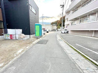 【前面道路含む現地写真】