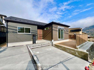 【外観】 | ☆安佐北区あさひが丘2丁目　新築分譲☆ | ☆2024年12月完成☆穏やかな環境、広い敷地、そして建物。住まいやすさを追求し、飽きの来ないデザインや収納も充実した邸宅です。