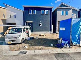 【外観】 | 7号棟の現地写真☆この家からスタートする「新しいライフスタイル」はご家族にとって大切で貴重な時間。少しでも豊かに、そして快適に…そんな理想の暮らしを叶えてくれるお家になるはずです。
