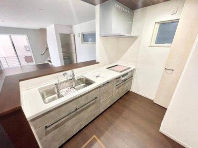 【キッチン】 | ☆廿日市市宮島口上1丁目　新規分譲☆ | A棟◆キッチン◆人気の対面キッチンを採用。キッチンからリビングが見渡せるので、お子様を安心して遊ばせながら家事ができます。