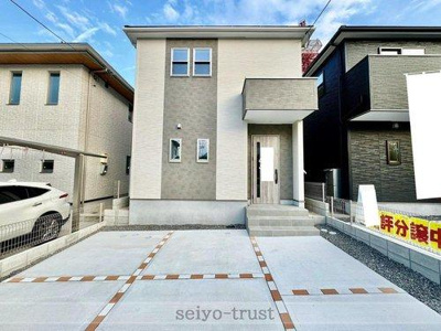 【外観】 | ☆安佐北区落合4丁目　新築物件☆ | ◆２０２４年８月完成済◆周囲の自然に溶け込み街並みと調和する、優しい色合いのナチュラルモダンな邸宅。