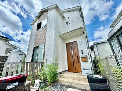 【外観】 | ☆東広島市八本松飯田3丁目☆ | ◆外観◆
大切な時間を共に過ごすのは、「家族」も「お住まい」も同じです。時代が経っても変わらない居住性の高さと、いつまでも色褪せず住む毎に親しみ深くなるデザイン◎