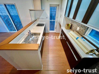 【キッチン】 | ☆安佐北区真亀5丁目　新築分譲☆ | ◆キッチン◆カップボード併設の機能的なシステムキッチンです♪毎日のお料理が楽しくなりそうです。