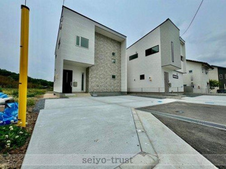 【外観】 | ◆4号棟外観◆
閑静な住宅街は落ち着いた新生活を送るのにぴったりです♪ これだけではない魅力が、現地できっと見つかる！お問合せをお待ちしております。お問い合わせ・資料のご請求などもお気軽にどうぞ♪