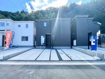 【外観】 | ☆安佐北区深川6丁目【リーブルガーデンシリーズ】新築分譲☆ | ◆６号棟外観写真◆お友達をたくさん呼べるゆとりの駐車スペースです。