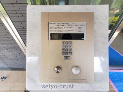 【その他共用部分】 | ☆ロイヤルプラウド緑井☆ | ◆オートロック◆
オートロック＆管理人常駐（日勤）♪セキュリティ面も安心です♪ご家族も安心してお過ごし頂けますね☆