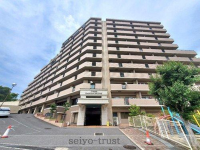 【外観】 | ☆チュリス上安駅前☆ | ◆外観◆
流れる空気感を特別なものとし、凛とした表情を見せる美しい外観。光に照らし出される外壁は、素材の持つ独特の存在感により豊かな表情を見せ、この一角を素敵に演出してくれます☆