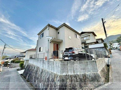 【外観】 | ☆佐伯区観音台1丁目☆太陽光発電搭載！ | ◆外観◆
陽当りや通風性など各所に施された工夫で住みやすさを実現。部屋の大きさや周辺環境・街並など、資料には掲載していない情報が現地にはたくさんございます。是非ご確認下さい♪