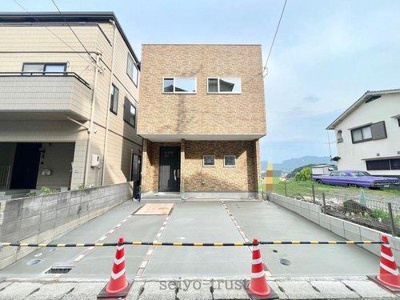 【外観】 | ☆安佐南区八木6丁目　新築分譲☆ | ◆外観◆
日々の生活の「あったらいいな」がたくさんつまった家。毎日に時間とゆとりが増え、生活が輝き始める。そんなことが、いつの間にか当たり前に感じることができる。毎日に感動を、「こころ躍る家」☆