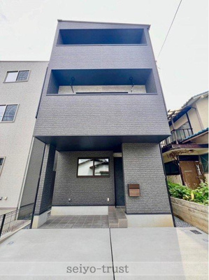 【外観】 | ☆安芸区船越2丁目　新築分譲☆ | ◆北棟外観◆
時代の流れに惑わされないシックなカラートーンで街並みに溶け込む外観は、主張し過ぎず、また平凡になり過ぎず絶妙なコントラストで輝きを放ちます☆