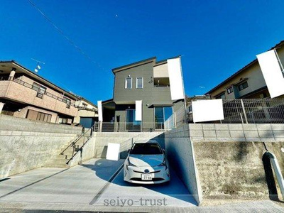 【外観】 | ☆呉市焼山桜ヶ丘2丁目　新築分譲☆ | ◆1号棟外観◆
建物の居住性にこだわった邸宅は、「落ち着き」と「安らぎ」と「快適」を実現してくれます。いつ友人・親戚・来客が来ても決して油断しないハイスペックな邸宅☆