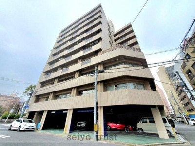 【外観】 | ☆サンシティ稲荷町☆ | ◆外観◆
太陽に愛された邸は、陽当り・通風に優れた魅力的で快適さを追求した邸宅。ここに住むからこそ意味がある。そんな特別感に浸りながら、毎日をお過ごしして欲しいです☆